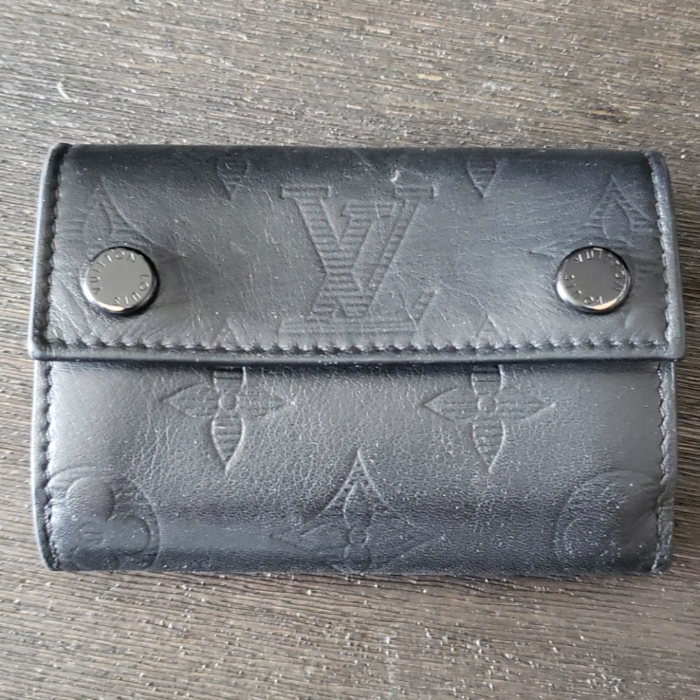 Louis Vuitton discovery wallet